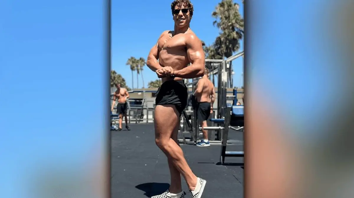 Schwarzenegger-Sohn Joseph Baena protzt hier mit seinen Muckis