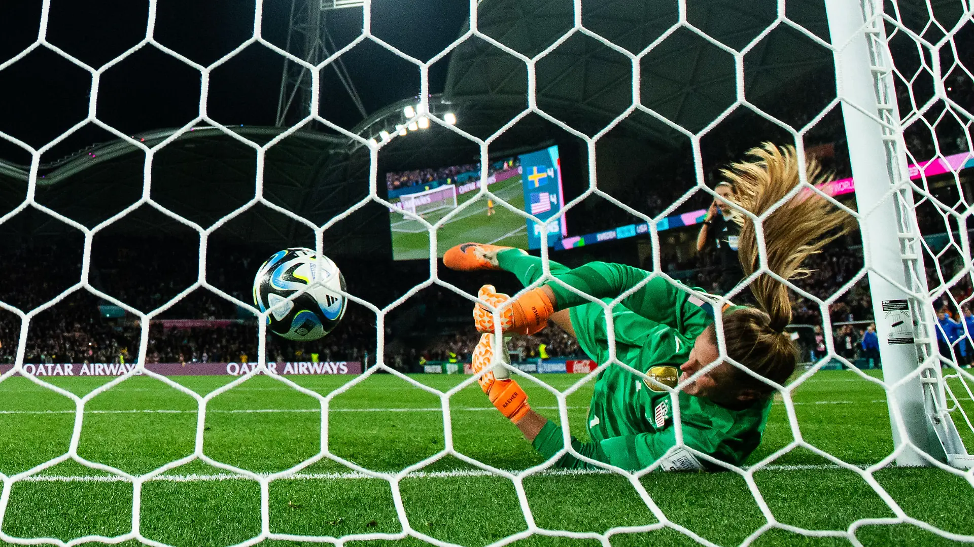 FIFA Frauen WM 2023 in Australien & Neuseeland - August 6, 2023, Melbourne, Australia: 230806 Lina Hurtig of Sweden scores the decisive goal behind goalkeeper Alyssa Naeher of USA during the penalty shoot out during the FIFA Women's World Cup round of 16 football match between Sweden and USA on August 6, 2023 in Melbourne. .Photo: Mathias Bergeld / BILDBYRÃN / kod MB / MB0674.fotboll football soccer fotball fotbolls-vm världsmästerskap vm fifa womens world cup Ã¥ttondelsfinal round of 16 sverige a sweden usa 18 dam bbeng verdensmesterskap fotball vm kvinner women (Credit Image: © Mathias Bergeld/Bildbyran via ZUMA Press) / action press