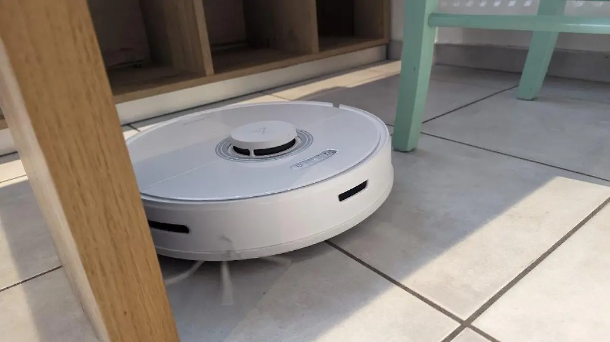 Roborock kommt mit seiner Bürste auch an Wände - nur Ecken schafft er nicht.