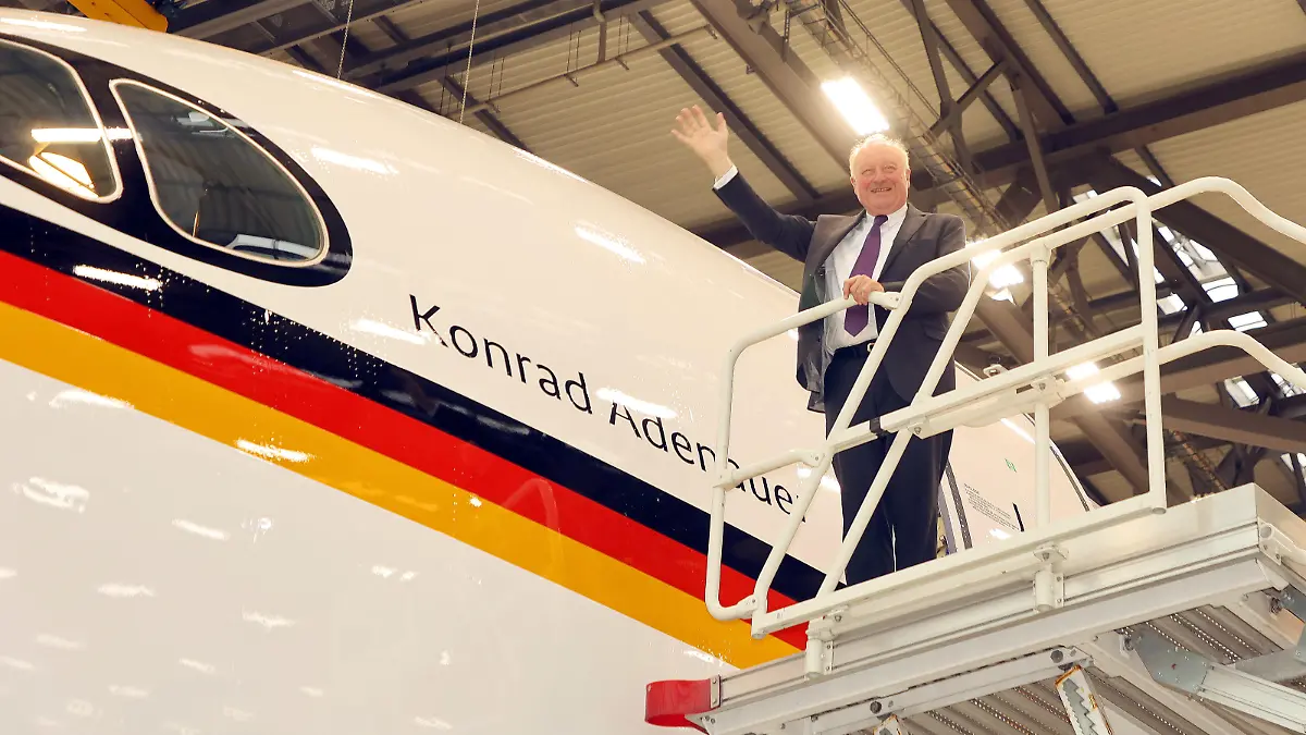 Konrad Paul Karl Adenauer (Adenauer Enkel) bei der feierlichen Taufe des Airbus A350 Konrad Adenauer und formellen Übergabe an die Flugbereitschaft des Bundesministeriums der Verteidigung (BMVg)