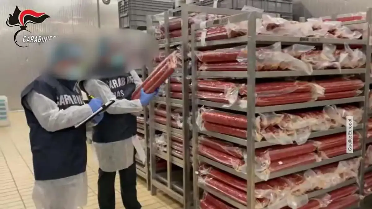 27.000 Tonnen gefälschte Lebensmittel und 15 Millionen Liter Alkohol wurden beschlagnahmt.