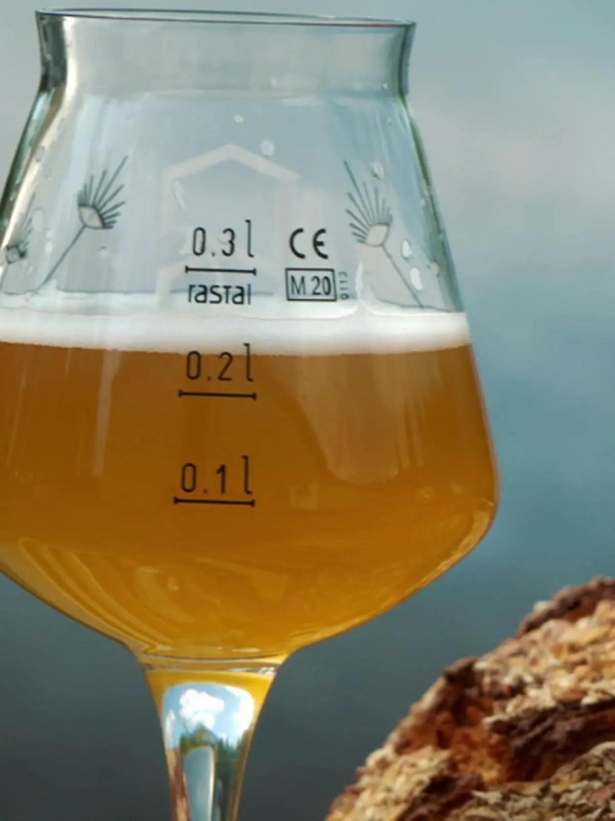 Wie kann klimaneutrales Bier aussehen? Experten experimentieren mit Bäckern und glauben an "Brotbier" als das Bier der Zukunft.