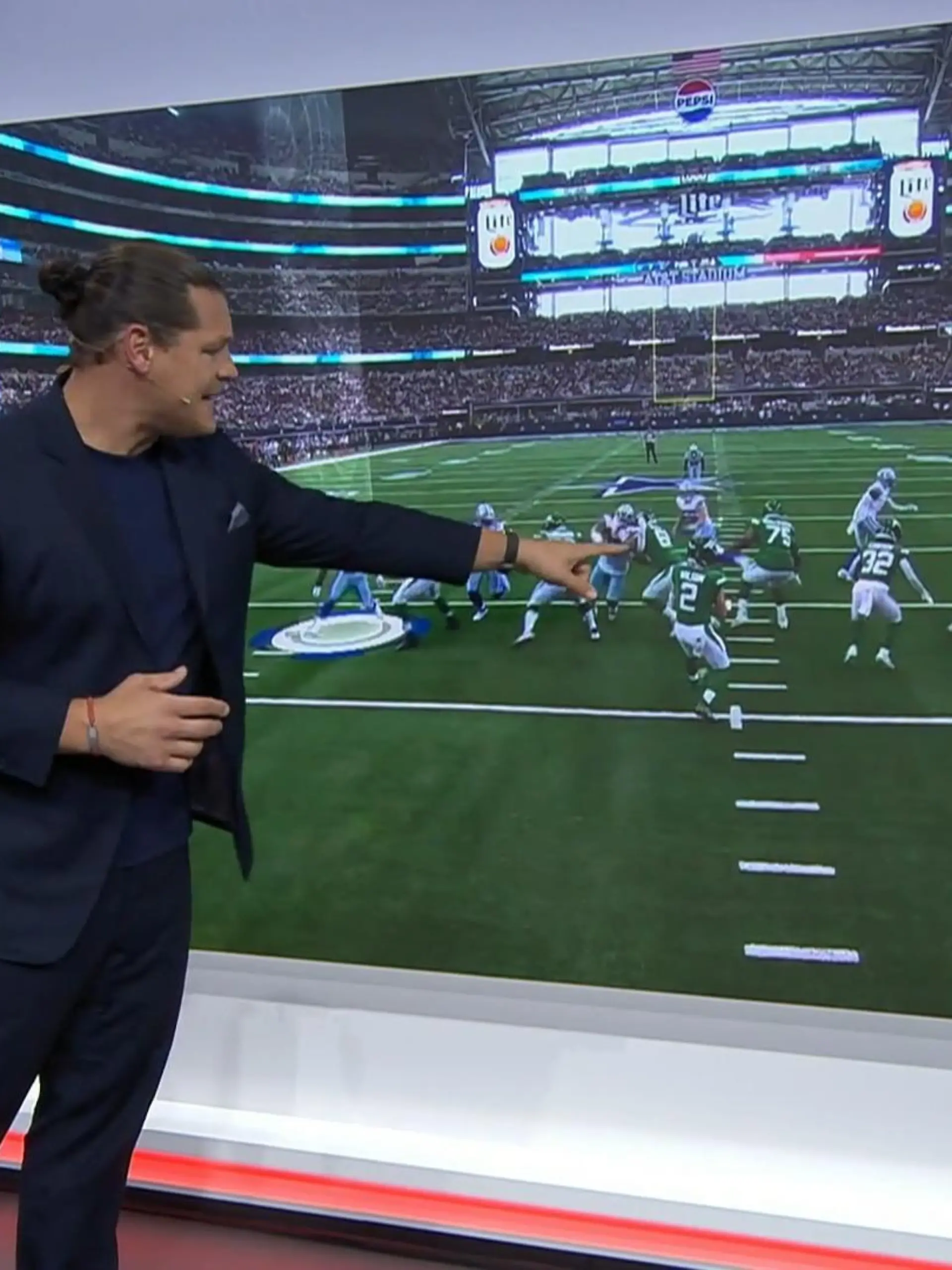 RTL-Football-Experte Markus Kuhn erklärt die erfolgreiche Defense der New England Patriots, die den New York Jets kaum Möglichkeiten zum Punktgewinn gibt.