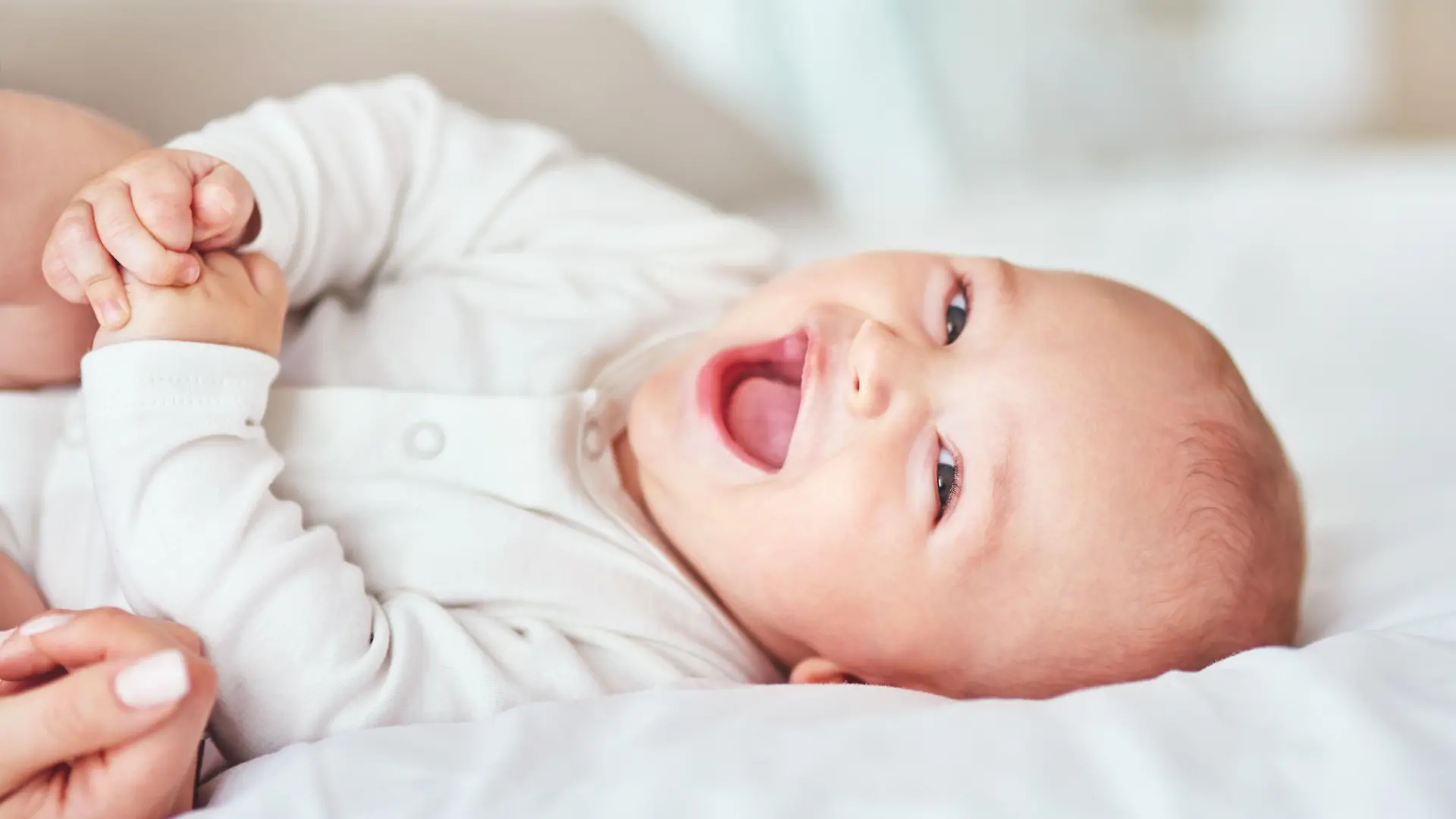 Baby lacht