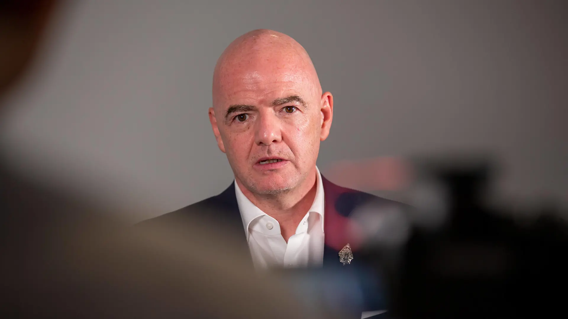 221116 -- BALI, Nov. 16, 2022 -- FIFA President Gianni Infantino speaks in an exclusive interview with Xinhua ahead of the 2022 FIFA World Cup, WM, Weltmeisterschaft, Fussball in Bali, Indonesia, on Nov. 15, 2022. SPINDONESIA-BALI-FIFA-GIANNI INFANTINO-INTERVIEW WangxYiliang PUBLICATIONxNOTxINxCHN