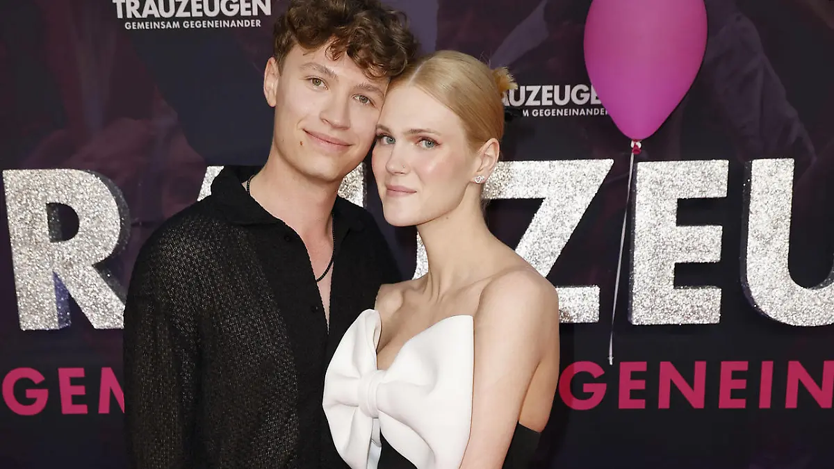 Clemens Jesse und Lucy Hellenbrecht bei der Trauzeugen Film Premiere am 5.09.2023 in Berlin Trauzeugen Filmpremiere in Berlin *** Clemens Jesse and Lucy Hellenbrecht at the best man movie premiere on 5 09 2023 in Berlin Best man movie premiere in Berlin PUBLICATIONxINxGERxSUIxAUTxONLY