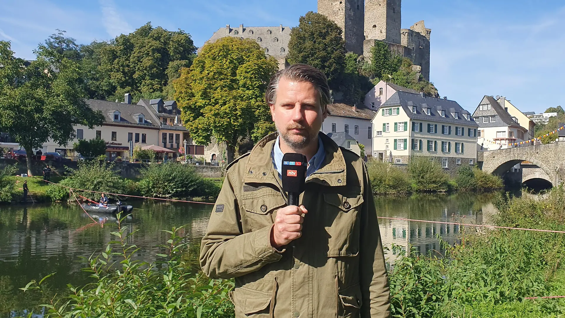 RTL-Reporter Tim Kirschsieper begleitete die Suche der Polizei in der Lahn.