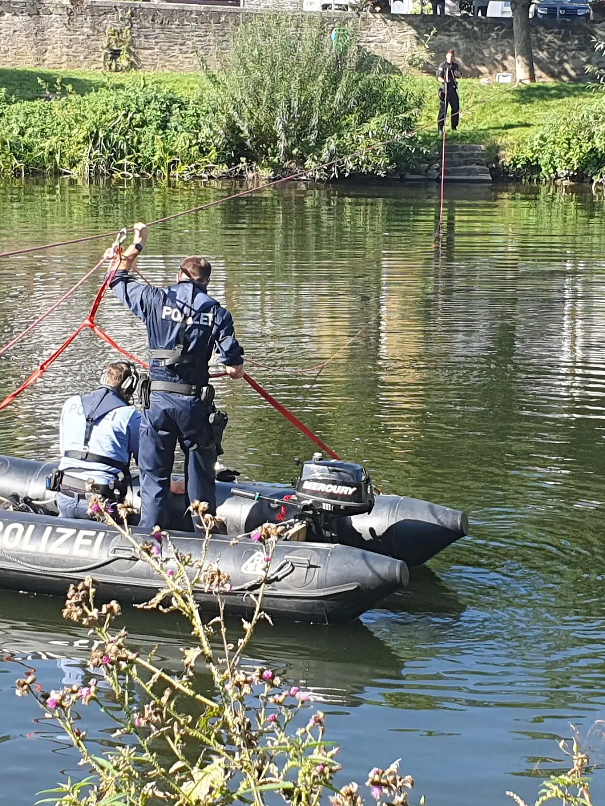 Die Polizei sucht am 25. September erneut in der Lahn nach der seit Weihnachten 2022 vermissten Rahel Müller.