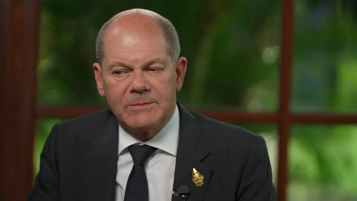 Kanzler Olaf Scholz während des Interviews mit Pinar Atalay.