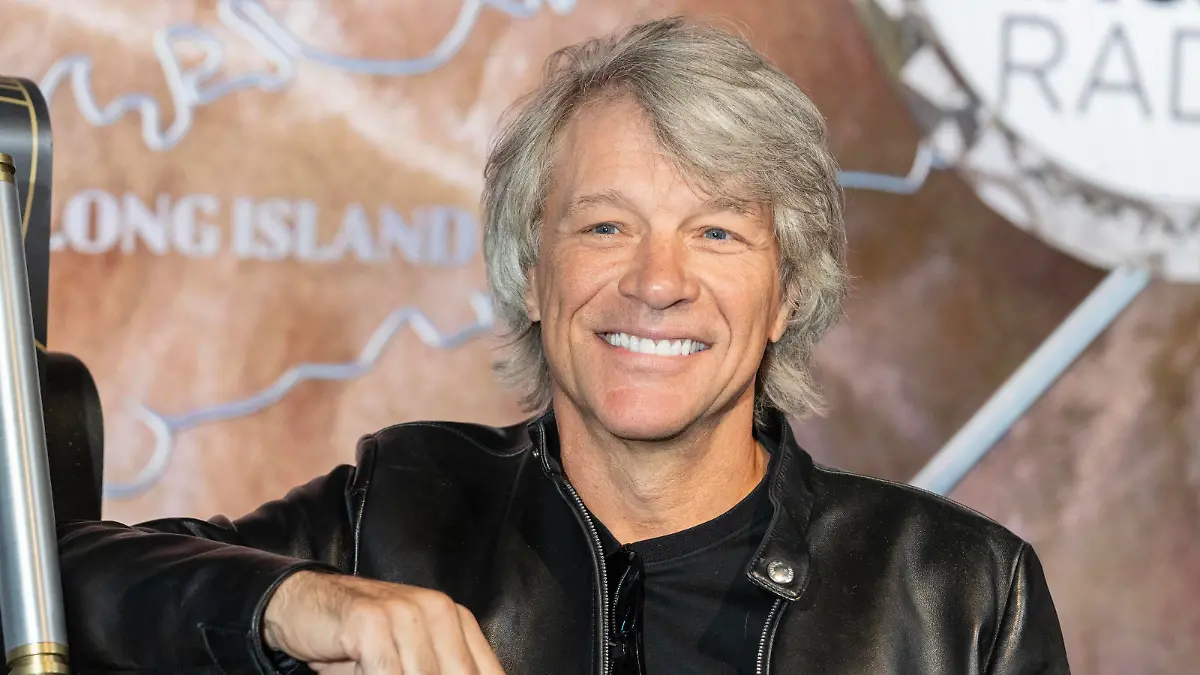 September 15, 2023, New York, New York, United States: Jon Bon Jovi visits the Empire State Building in New York on September 15, 2023 to light it in blue in partnership with iHeartRadio to announce a new Pfizer vaccine to fight COVID-19 (Credit Image: © Lev Radin/ZUMA Press Wire) / 150923