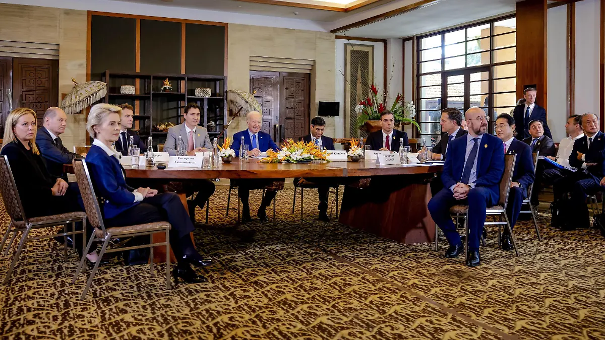 2022-11-16 01:55:57 DENPASAR - Joe Biden President of the United m, Prime Minister Mark Rutte 3r and other world leaders at an emergency meeting of NATO on the missile strike in Poland during the second day of the G20 summit. Joe Biden president of the United States During the summit, the largest economies discuss issues such as financial stability, economic growth and food security. The Prime Minister and Minister Sigrid Kaag Finance are present on behalf of the Dutch government. ANP ROBIN VAN LONKHUIJSEN netherlands out - belgium out *** 2022 11 16 01 55 57 DENPASAR Joe Biden President of the United m , Prime Minister Mark Rutte 3r and other world leaders at an emergency meeting of NATO on the missile strike in Poland during the sec PUBLICATIONxINxGERxSUIxAUTxONLY Copyright: xx x457898468x originalFilename: 457898468.jpg 