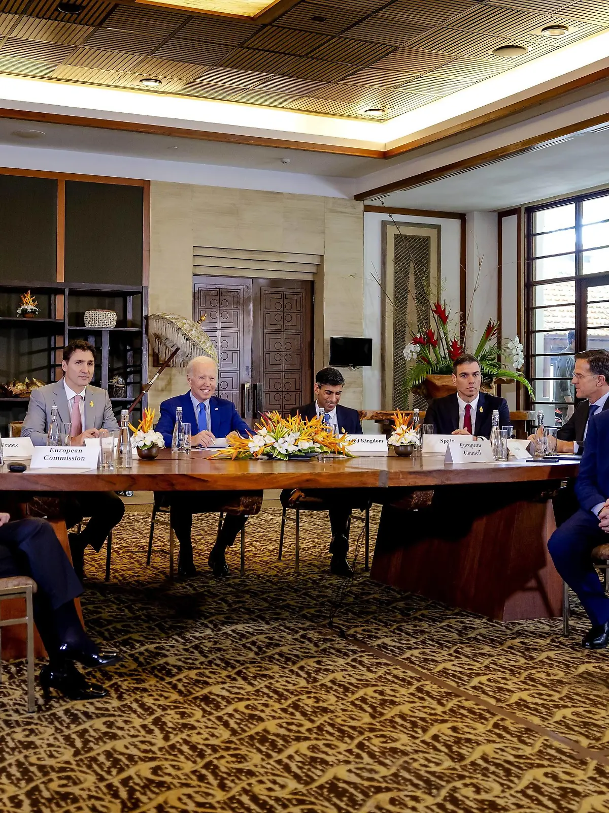 2022-11-16 01:55:57 DENPASAR - Joe Biden President of the United m, Prime Minister Mark Rutte 3r and other world leaders at an emergency meeting of NATO on the missile strike in Poland during the second day of the G20 summit. Joe Biden president of the United States During the summit, the largest economies discuss issues such as financial stability, economic growth and food security. The Prime Minister and Minister Sigrid Kaag Finance are present on behalf of the Dutch government. ANP ROBIN VAN LONKHUIJSEN netherlands out - belgium out *** 2022 11 16 01 55 57 DENPASAR Joe Biden President of the United m , Prime Minister Mark Rutte 3r and other world leaders at an emergency meeting of NATO on the missile strike in Poland during the sec PUBLICATIONxINxGERxSUIxAUTxONLY Copyright: xx x457898468x originalFilename: 457898468.jpg 