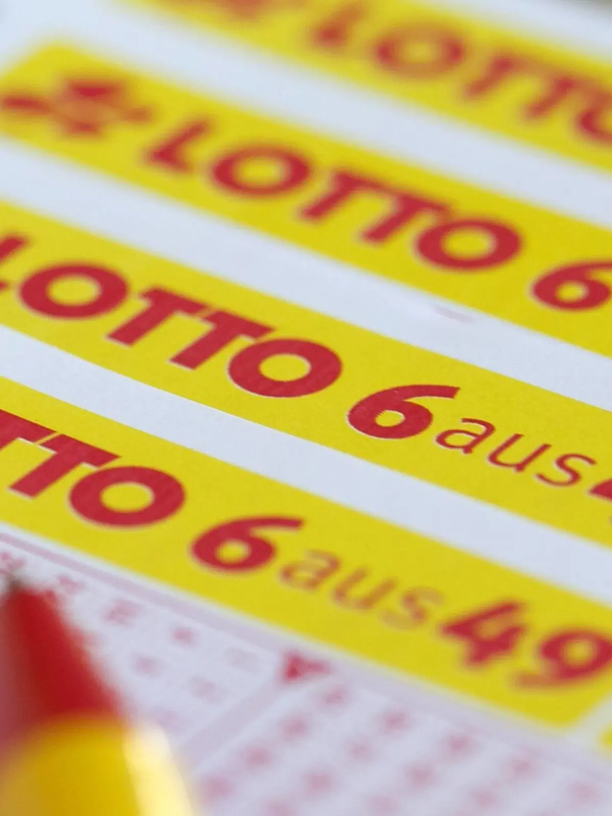 Winden Themenbild - Toto Lotto Lottoschein, Tippschein mit Kugelschreiber Eurojackpot, Euro Jackpot Symbolbild, Themenbild, Featurebild Copyright: Fleigx/xEibner-Pressefoto EP_dfg