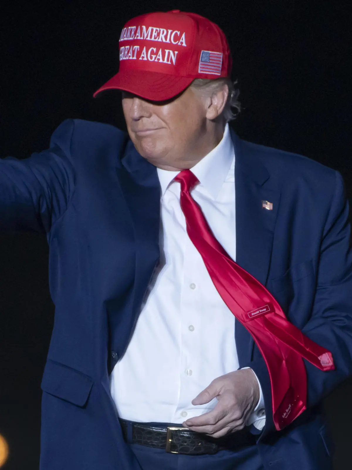  Former President Donald Trump bids farewell to supporters at the Save America rally at Arnold Palmer Regional Airport in Latrobe, Pennsylvania on Saturday, November 5, 2022. 1 PIT2022110558 ARCHIExCARPENTER