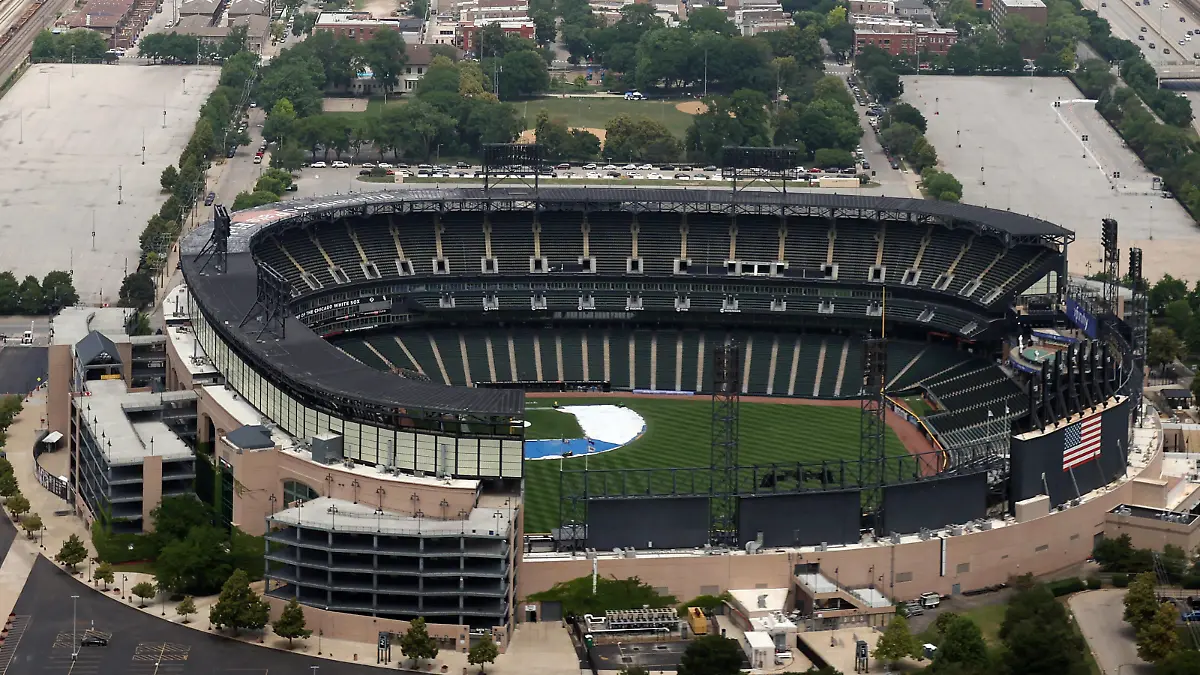 CHICAGO, IL - SEPTEMBER 22: Aerial view of the Chicago Bears Soldier Field where officials announced someone had stoles $100,000 worth of equipment from the stadium s garage after tearing down a security fence earlier in the week in Chicago, Illinois. September 22, 2023. PUBLICATIONxNOTxINxUSA Copyright: xmpi34x