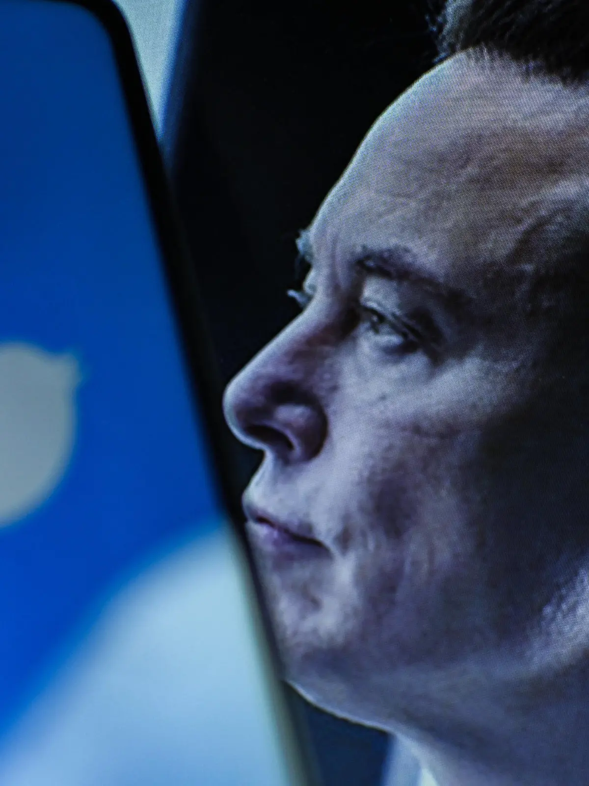  April 25, 2022, Clermont Ferrand, Auvergne Rhone Alpes, France: ELON MUSK wants to buy Twitter. The social media said it would agree with MUSK S proposition. Clermont Ferrand France - ZUMAf173 20220425_zip_f173_011 Copyright: xAdrienxFillonx