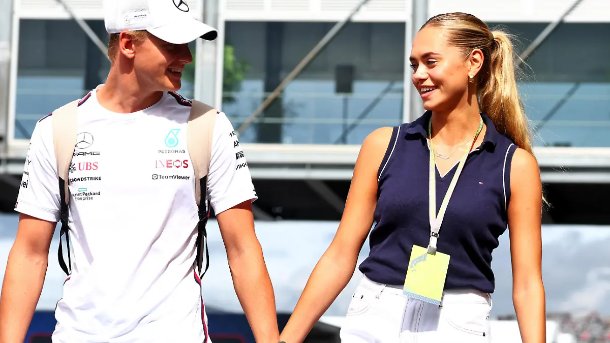 (L to R): Mick Schumacher (GER) Mercedes AMG F1 Reserve Driver with his girlfriend Laila Hasanovic (DEN).
22.09.2023. Formula 1 World Championship, Rd 17, Japanese Grand Prix, Suzuka, Japan, Practice Day.
 - www.xpbimages.com, EMail: requests@xpbimages.com © Copyright: Coates / XPB Images / action press