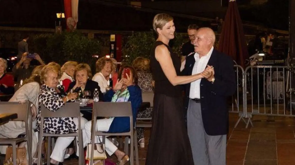Fürstin Charlène schwingt freudig das Tanzbein - allerdings ohne ihren Albert.