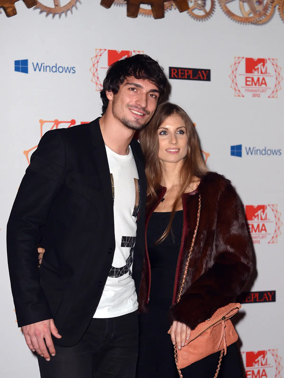 German soccer player Mats Hummels and his partner Cathy Fischer arrive for the MTV Europe Music Awards (EMA) 2012 held at Festhalle in Frankfurt, Sunday, 11 November 2012. The music TV channel's award ceremony is in its 19th year and recognizes talent on the European music scene. Photo: Britta Pedersen/dpa