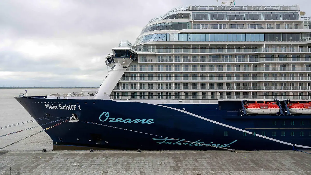 Das Kreuzfahrtschiff „Mein Schiff 1“ liegt an der Columbuskaje.