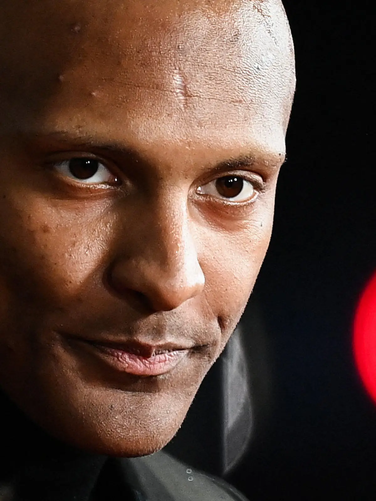 ARCHIV - 17.10.2022, Frankreich, Paris: Dortmunds ivorischer Stürmer Sebastien Haller posiert bei seiner Ankunft zur Verleihung des Ballon d'Or Frankreich 2022 im Theatre du Chatelet in Paris. Die Auszeichnungen werden von der französischen Sportzeitung France Football vergeben. (zu dpa: «Nach Tumor-Operation: Haller trainiert wieder auf dem Platz») Foto: Franck Fife/AFP/dpa +++ dpa-Bildfunk +++