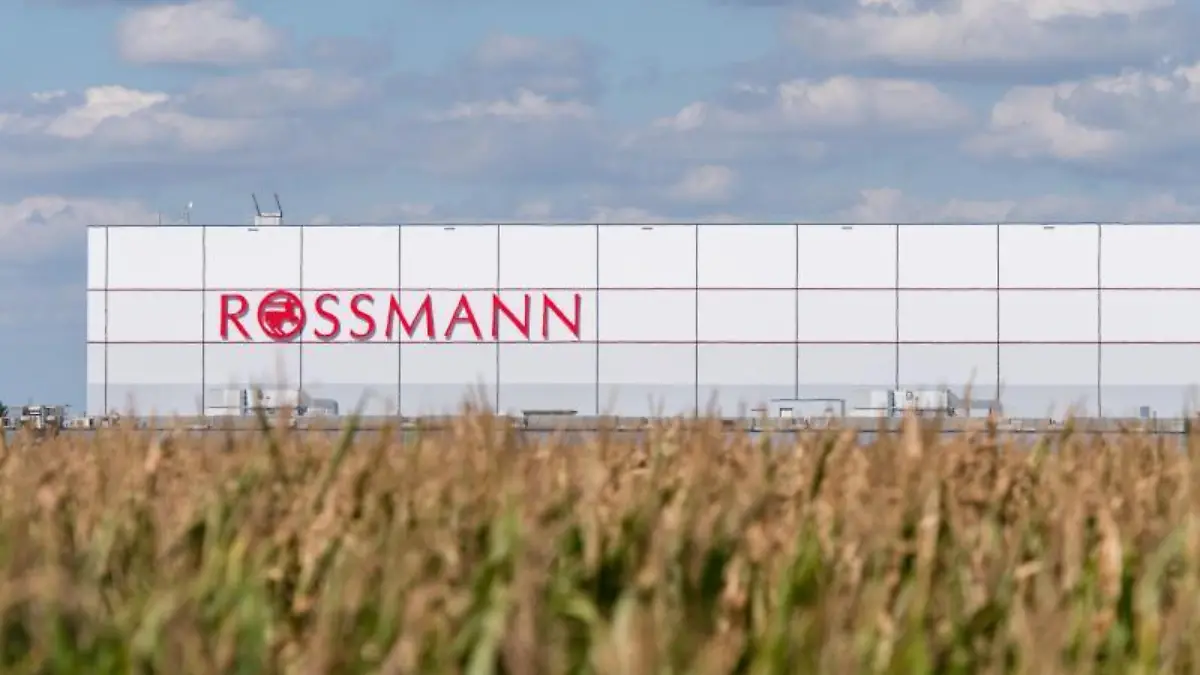 Gebäude mit Rossmann-Logo
