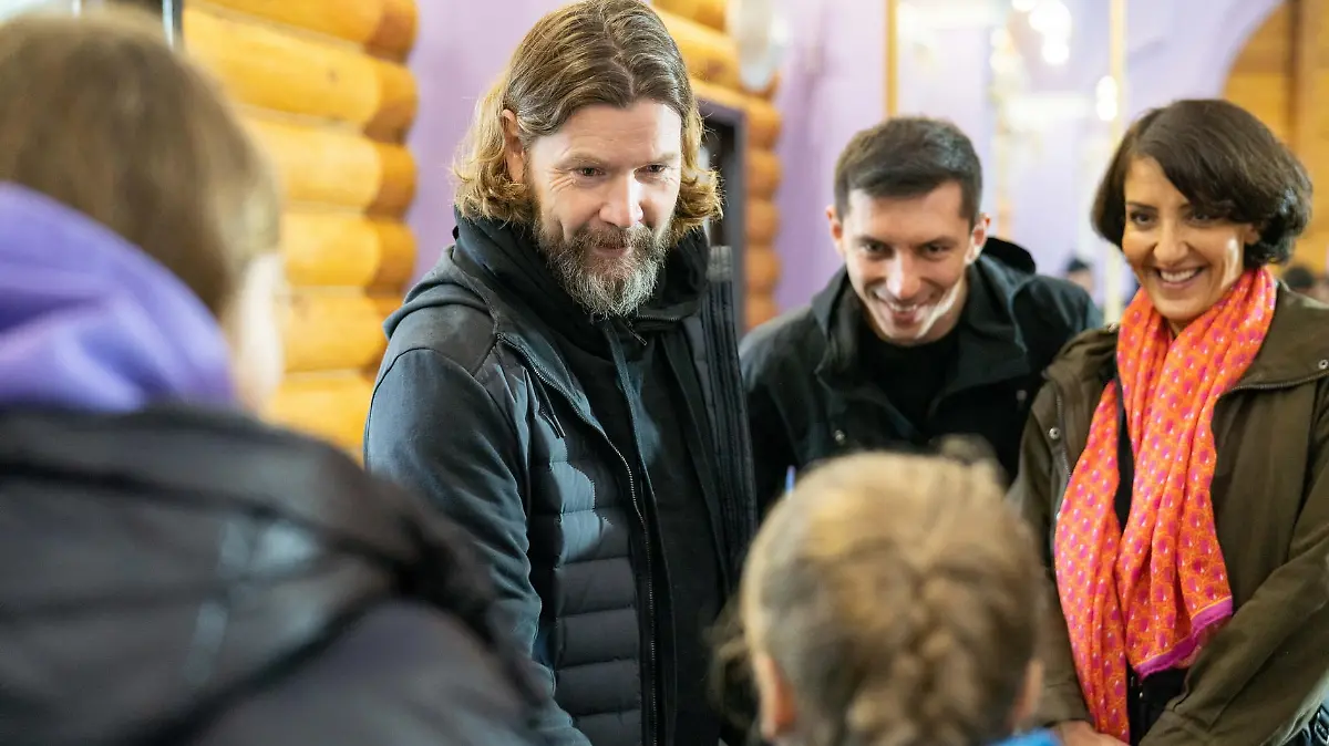 Projektpate Rea Garvey besucht zusammen mit dem Team den Ort an dem traumatisierte Kinder und Jugendliche wieder Ruhe finden können. Das UNHIDE-Projekt hat zum Ziel in der Ukraine Safe Spaces einzurichten um den Kindern und Jugendlichen neue Perspektiven zu eröffnen.

Achtung: Bei Veröffentlichung müssen "RTL-Spendenmarathon", bzw. "Stiftung RTL - Wir helfen Kindern" erwähnt werden!!  Die Verwendung des sendungsbezogenen Materials ist nur mit dem Hinweis und Verlinkung auf RTL+ gestattet.