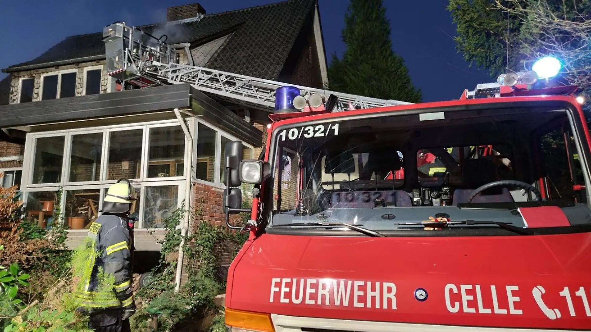 Drehleiter am Einsatzobjekt (Foto: Feuerwehr Celle)