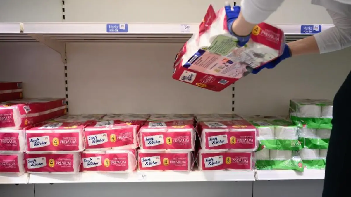 Toilettenpapier in der Drogerie