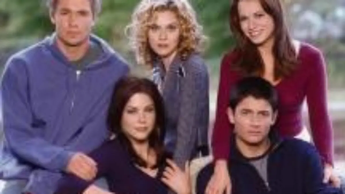 Full publicity shot of Chad Michael Murray as Luke, Hilarie Burton as Peyton, Bethany Joy Lenz as Haley, Sophia Bush as Brooke and James Lafferty as Nathan.