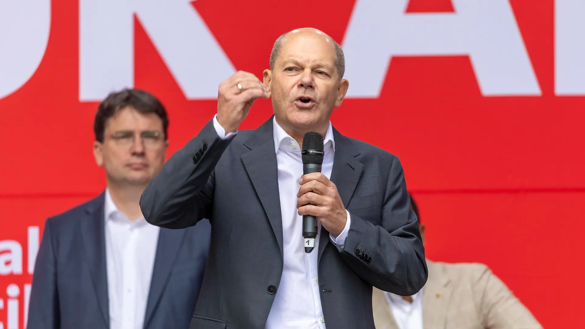 Reportage 23.09.2023 Auftritt von Bundeskanzler Olaf Scholz bei der Kundgebung der Bayerischen SPD zur Landtagswahl im Oktober 2023 Bundeskanzler Olaf Scholz bei seinem Auftritt in Nürnberg 2023 Nürnberg Bayern Deutschland *** Reportage 23 09 2023 appearance of chancellor Olaf Scholz at the rally of the Bavarian SPD for the state election in October 2023 chancellor Olaf Scholz during his appearance in Nuremberg 2023 Nuremberg Bavaria Germany