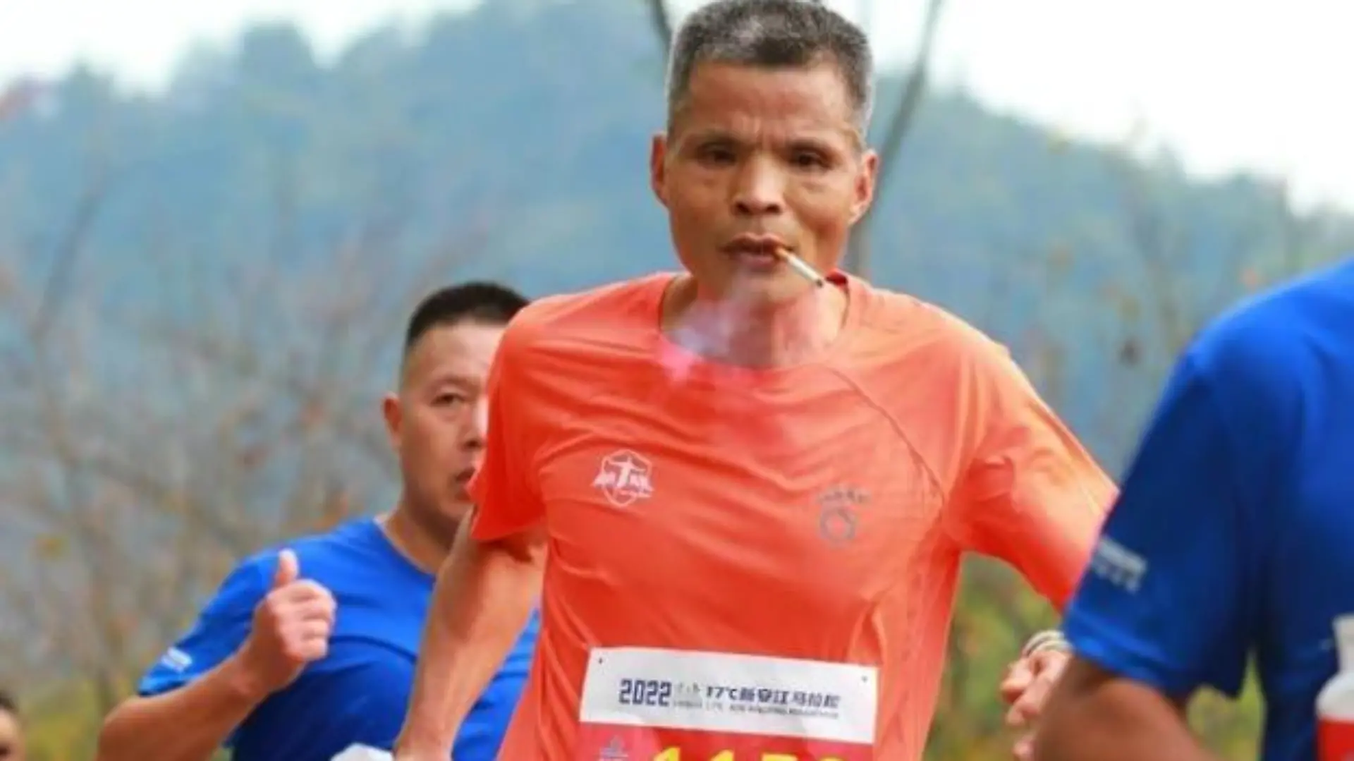 Kettenrauchend Marathon laufen? Das kann nur Onkel Chen!