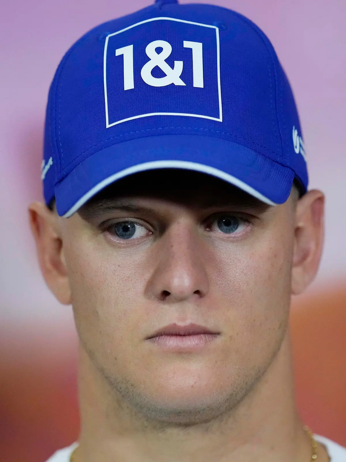 ARCHIV - 20.05.2022, Spanien, Montmelo: Motorsport: Formel-1-Weltmeisterschaft, Grand Prix von Spanien. Mick Schumacher aus Deutschland vom Team Haas nimmt an einer Pressekonferenz teil. (zu dpa: ««Bild»: Schumacher vor Aus bei Haas - Hülkenberg soll übernehmen») Foto: Manu Fernandez/AP/dpa +++ dpa-Bildfunk +++