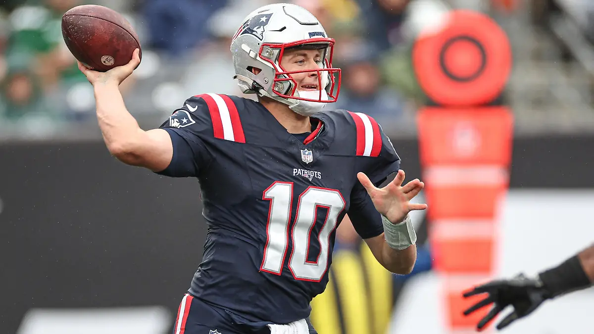 Sep 24, 2023; East Rutherford, New Jersey, USA; New England Patriots quarterback Mac Jones (10) throws the ball during the first half against the New York Jets at MetLife Stadium. Mandatory Credit: Vincent Carchietta-USA TODAY Sports