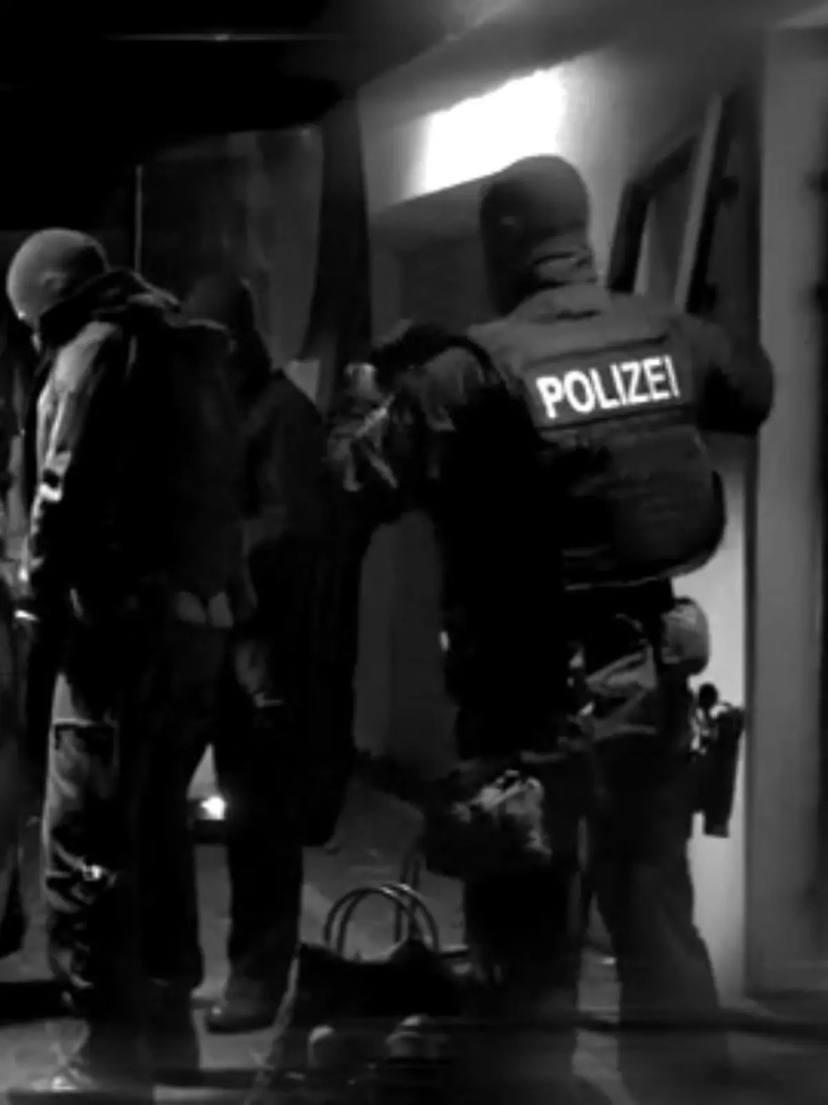Die Gewerkschaft der Polizei und auch der NRW-Innenminister Herbert Reul fordern härteres Durchgreifen für kriminelle Jugendbanden. Regelmäßig sind sie für Straftaten in Nordrhein-Westfalen verantwortlich. Speziell in Hagen, Wuppertal und Mönchengladbach.