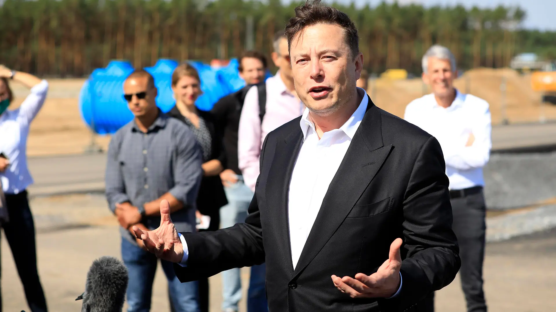  Elon Musk beim ersten Richtfest auf der Baustelle der Tesla Gigafactory Berlin-Brandenburg. Grünheide, 03.09.2020 *** Elon Musk at the first topping-out ceremony on the construction site of the Tesla Gigafactory Berlin Brandenburg Grünheide, 03 09 2020 Foto:xS.xGabschx/xFuturexImage