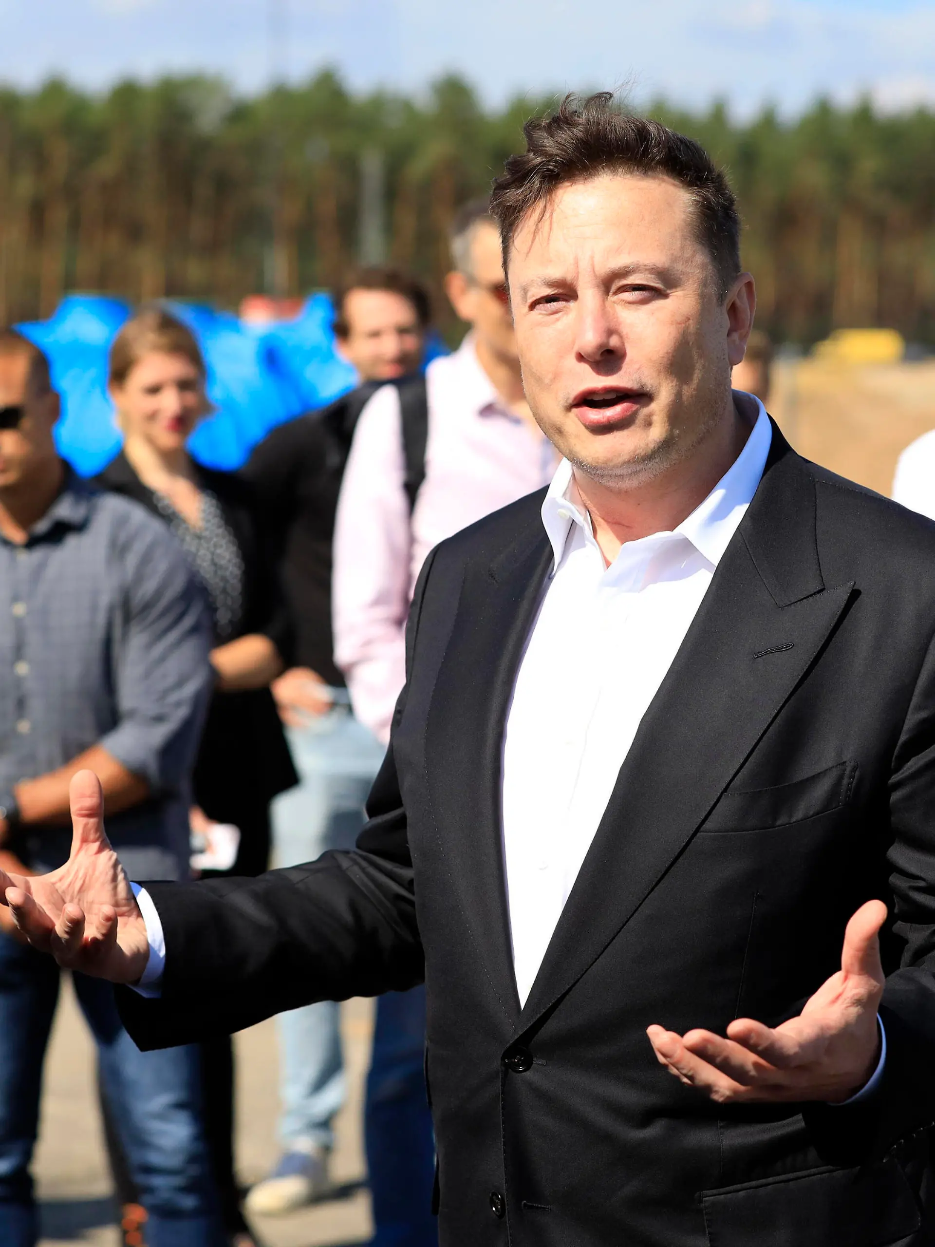  Elon Musk beim ersten Richtfest auf der Baustelle der Tesla Gigafactory Berlin-Brandenburg. Grünheide, 03.09.2020 *** Elon Musk at the first topping-out ceremony on the construction site of the Tesla Gigafactory Berlin Brandenburg Grünheide, 03 09 2020 Foto:xS.xGabschx/xFuturexImage
