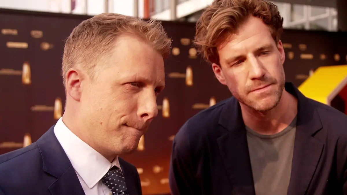 Oliver Pocher und Luke Mockridge machen sich 'nen Männerabend beim Deutschen Fernsehpreis 2023.