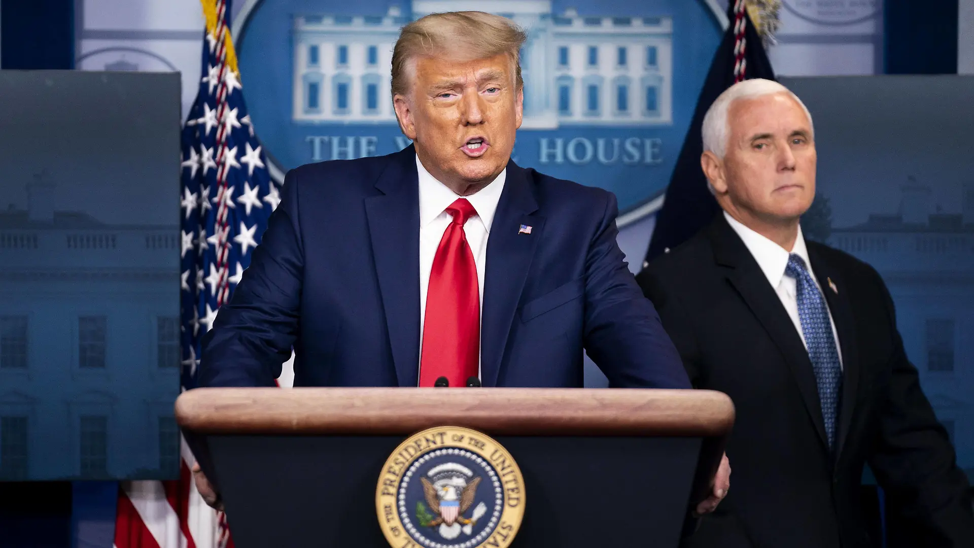 President Donald Trump, joined by Vice President Mike Pence, delivers brief remarks on the stock market and the Dow reaching 30,000 for the first time in history, at the White House in Washington, DC on Tuesday, November 24, 2020. PUBLICATIONxINxGERxSUIxAUTxHUNxONLY WAP20201124320 KEVINxDIETSCH