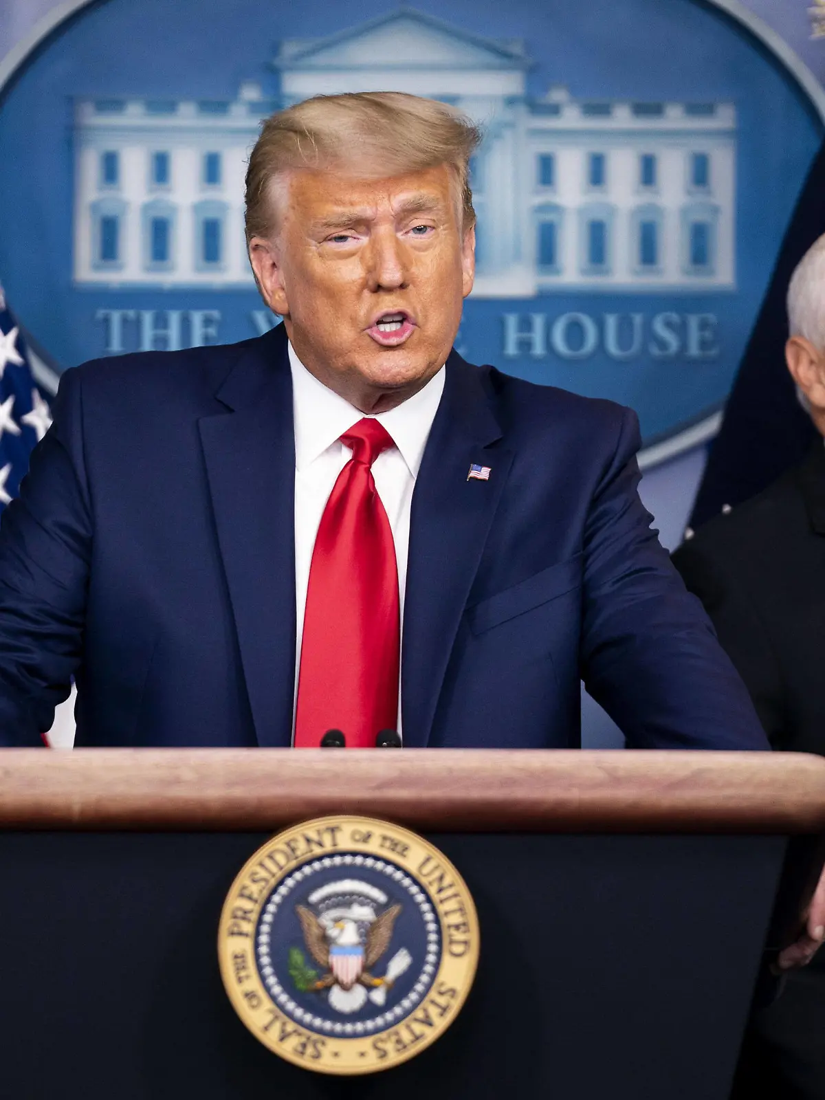  President Donald Trump, joined by Vice President Mike Pence, delivers brief remarks on the stock market and the Dow reaching 30,000 for the first time in history, at the White House in Washington, DC on Tuesday, November 24, 2020. PUBLICATIONxINxGERxSUIxAUTxHUNxONLY WAP20201124320 KEVINxDIETSCH