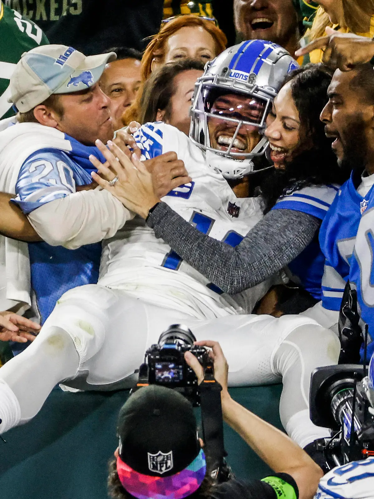 Detroit Lions wide receiver Amon-Ra St. Brown celebrates with Lions fans after scoring a touchdown against the Green Bay Packers during their NFL, American Football Herren, USA game at Lambeau Field in Green Bay, Wisconsin on Thursday, September 28, 2023. PUBLICATIONxINxGERxSUIxAUTxHUNxONLY MIL20230928807 TANNENxMAURY