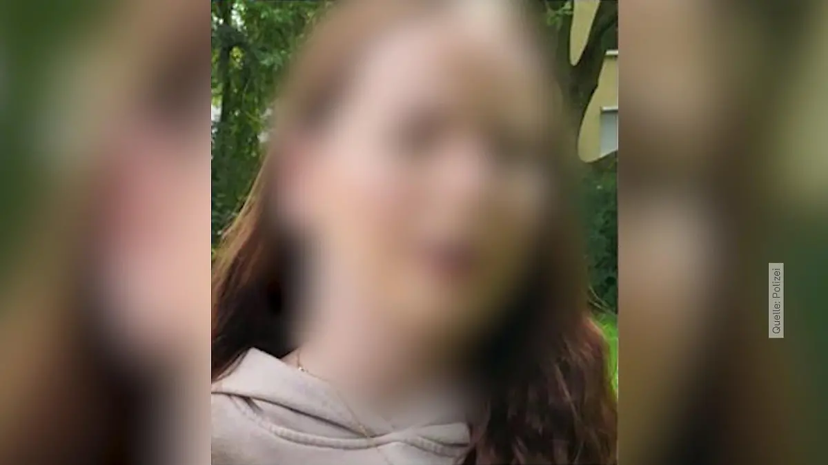 Am Donnerstagabend findet ein Mann die Leiche von Marie Sophie (14) an einem Feldrand.