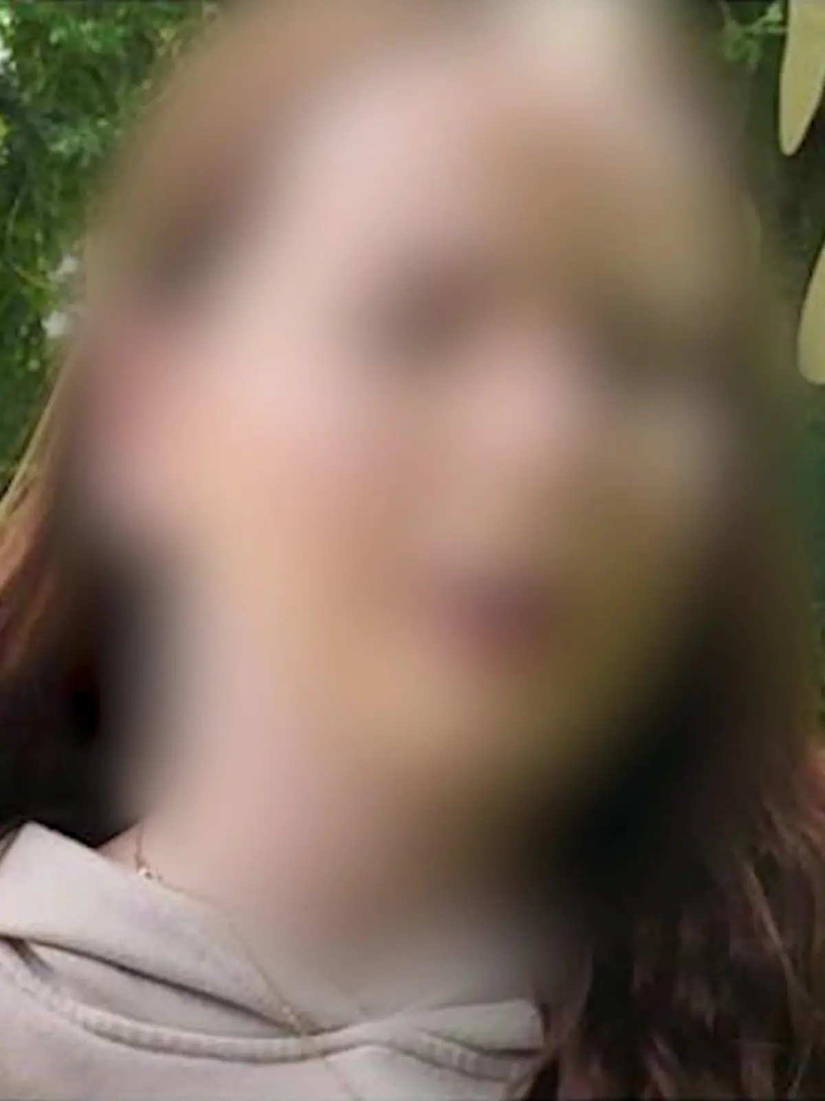 Am Donnerstagabend findet ein Mann die Leiche von Marie Sophie (14) an einem Feldrand.