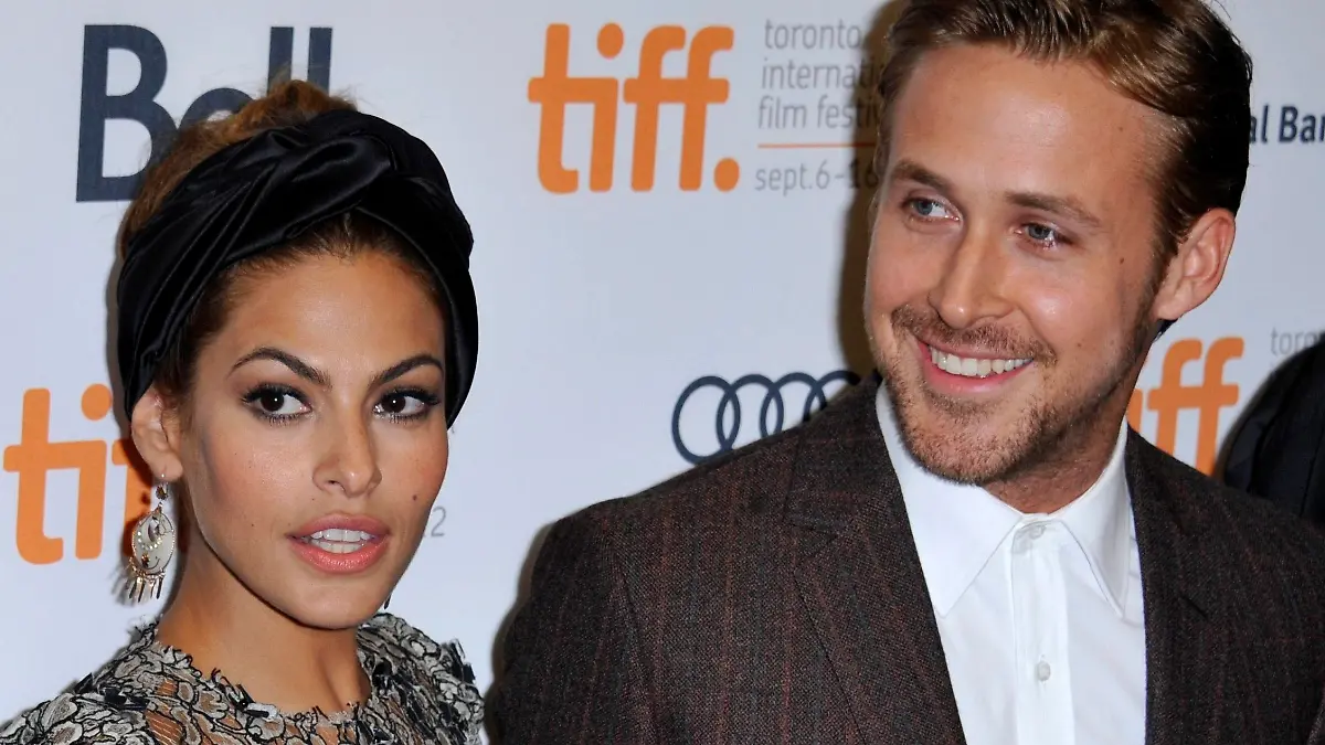 ARCHIV - 06.09.2012, Kanada, Toronto: Die US-amerikanische Schauspielerin Eva Mendes und der kanadische Schauspieler Ryan Gosling kommen zum 37. Toronto International Filmfestival. (zu dpa "Eva Mendes: Erst mit Ryan Gosling Kinderwunsch gehabt") Foto: Warren Toda/epa/dpa +++ dpa-Bildfunk +++