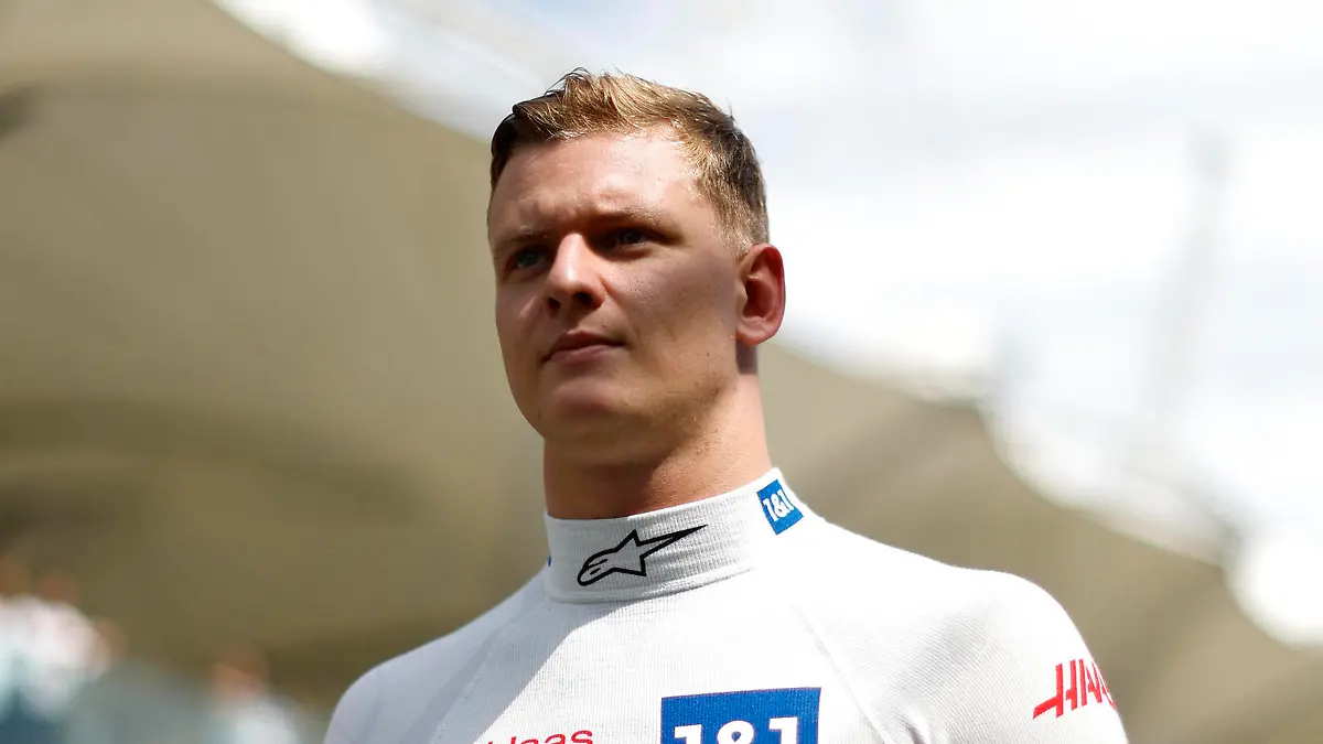 Formula 1 2022: Sao Paulo GP AUToDROMO JOS CARLOS PACE, BRAZIL - NOVEMBER 13: Mick Schumacher, Haas F1 Team, on the grid during the Sao Paulo GP at Autodromo Jos Carlos Pace on Sunday November 13, 2022 in Sao Paulo, Brazil. Photo by Zak Mauger / LAT Images Images PUBLICATIONxINxGERxSUIxAUTxHUNxONLY GP2221_144010_U1A8436