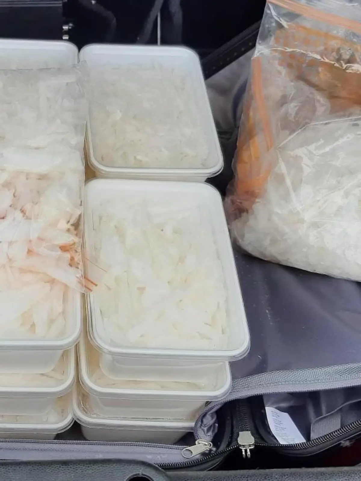 Rund 6,5 Kilo Crystal Meth hatte ein 38-jähriger Drogenschmuggler im Koffer / Foto: Bundespolizei