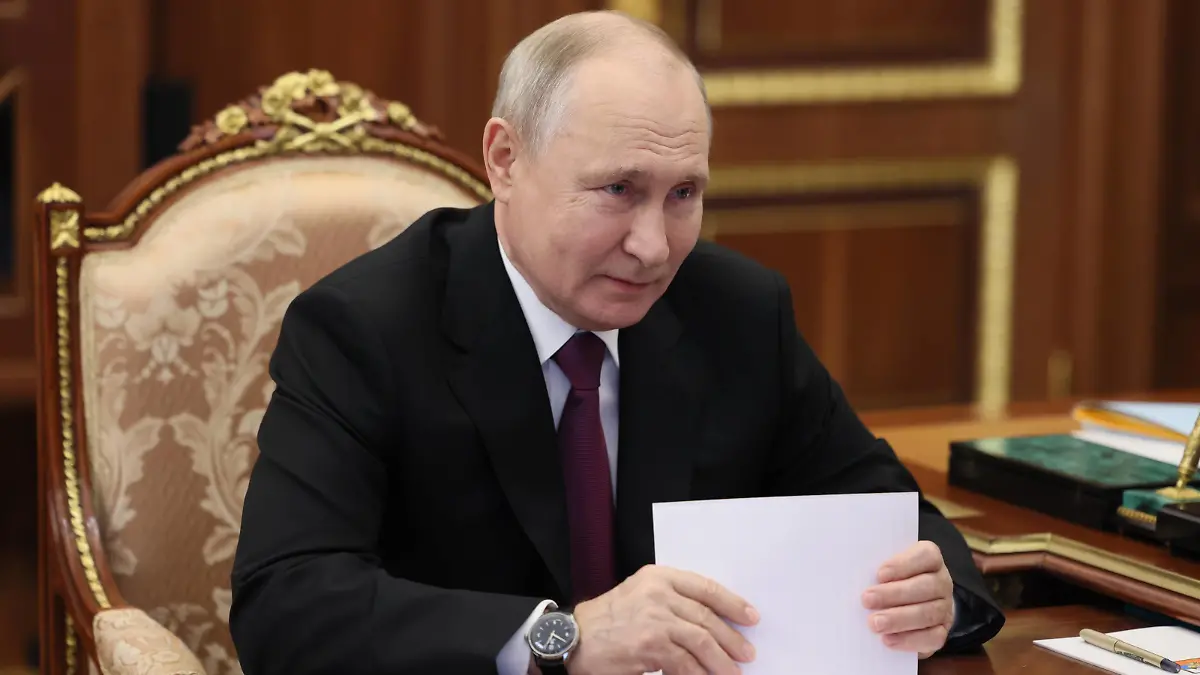 Russia Putin 8526157 28.09.2023 Russian President Vladimir Putin is seen during a meeting with Head of Chechen Republic Ramzan Kadyrov at the Kremlin in Moscow, Russia. Mikhail Metzel / POOL Moscow Russia PUBLICATIONxINxGERxSUIxAUTxESTxLTUxLATxNORxSWExDENxNEDxPOLxUKxONLY Copyright: xMikhailxMetzelx