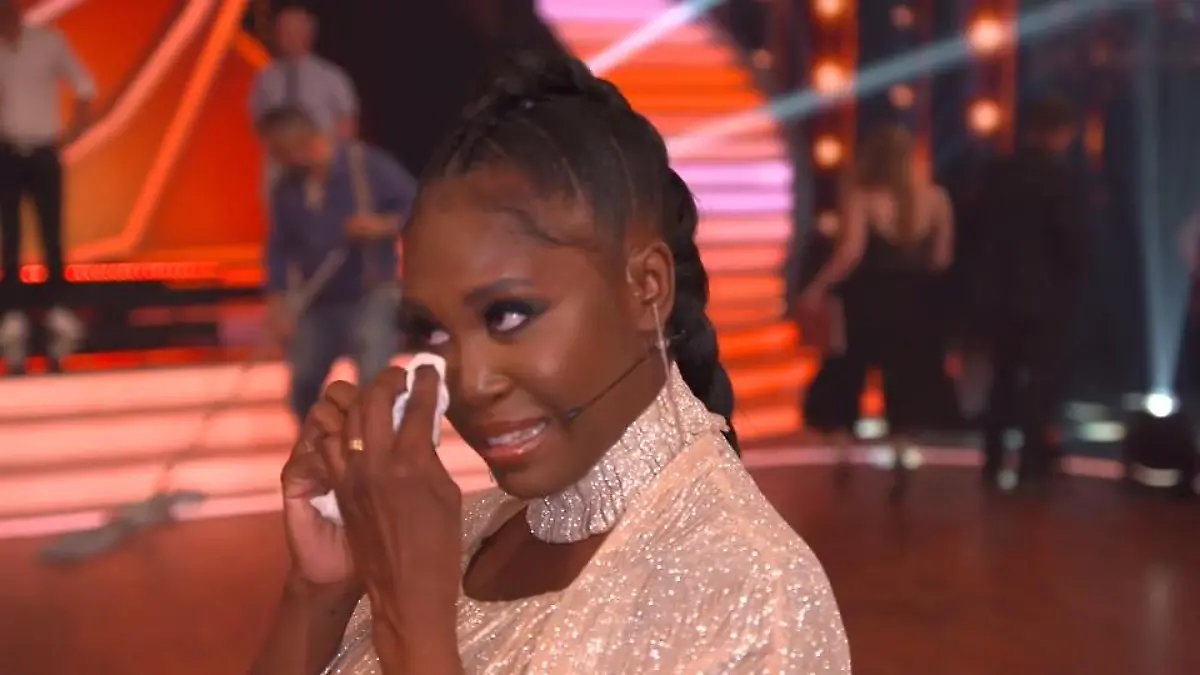 Motsi Mabuse kämpft mit den Tränen Spagat zwischen "Let's Dance" & Familie