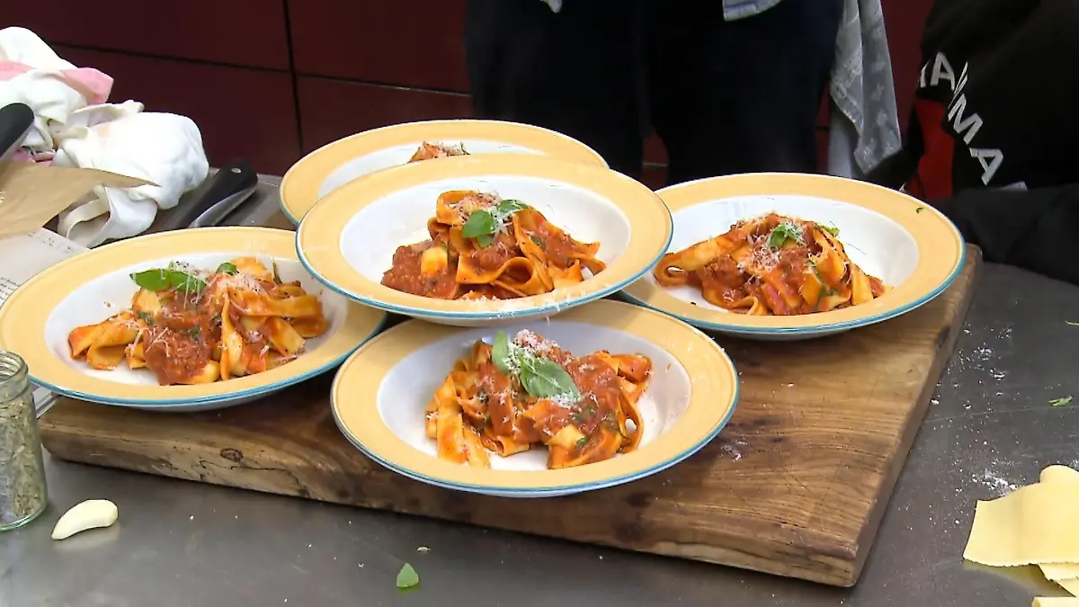 Ein Gericht in nur einer Pfanne Jamie Oliver kocht mit Kindern