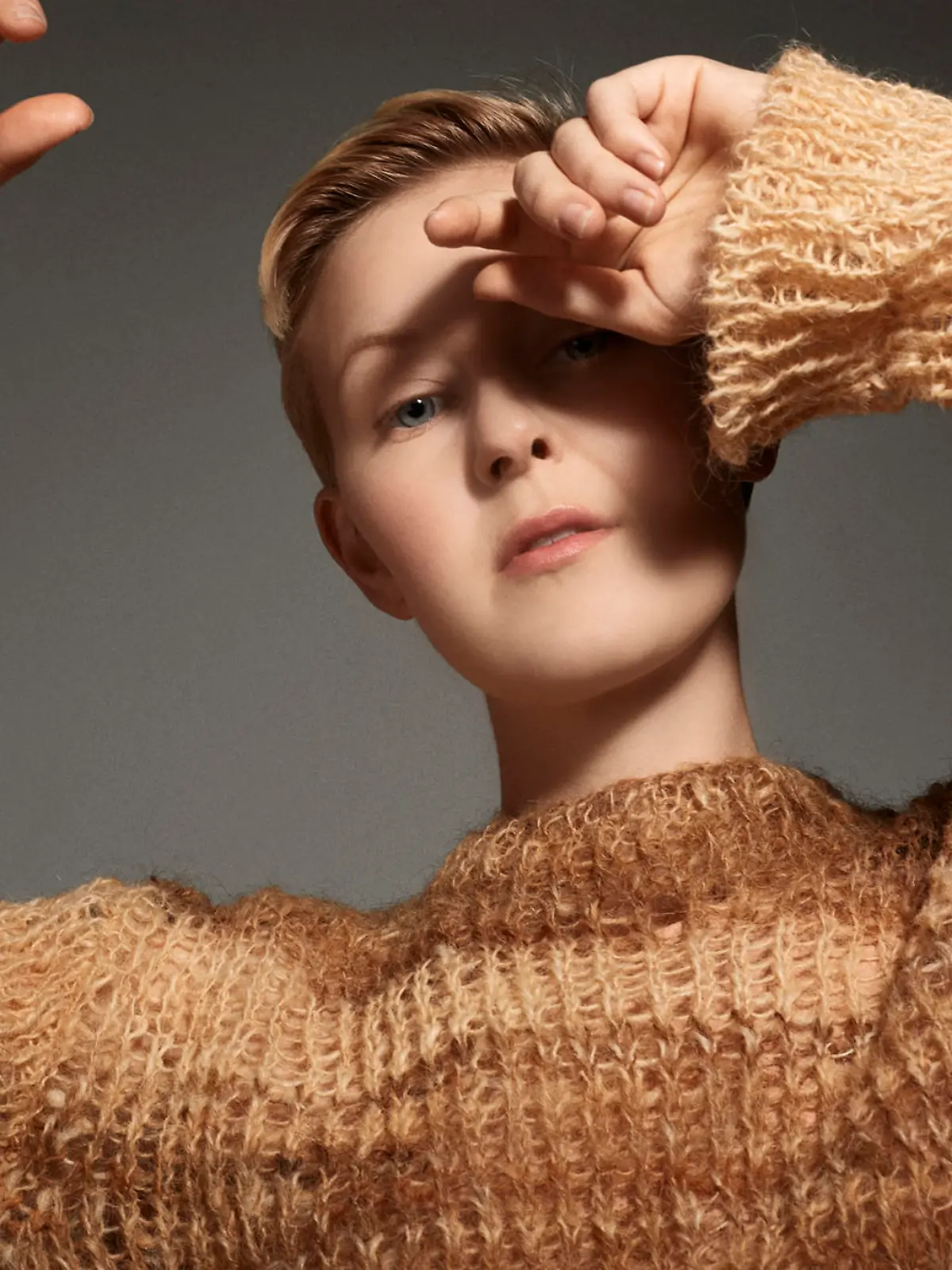 Der Pullover von Human Material Loop besteht zu 100 Prozent aus Menschenhaaren.